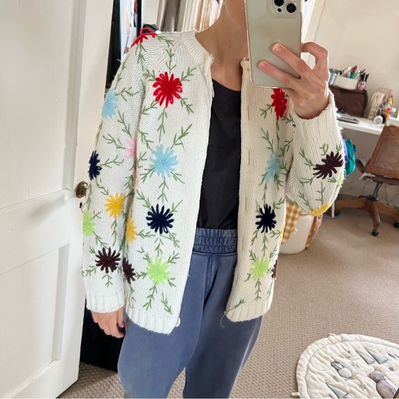 Grandma’s Favorite Knitted Floral Sweater - Picture 7 of 8